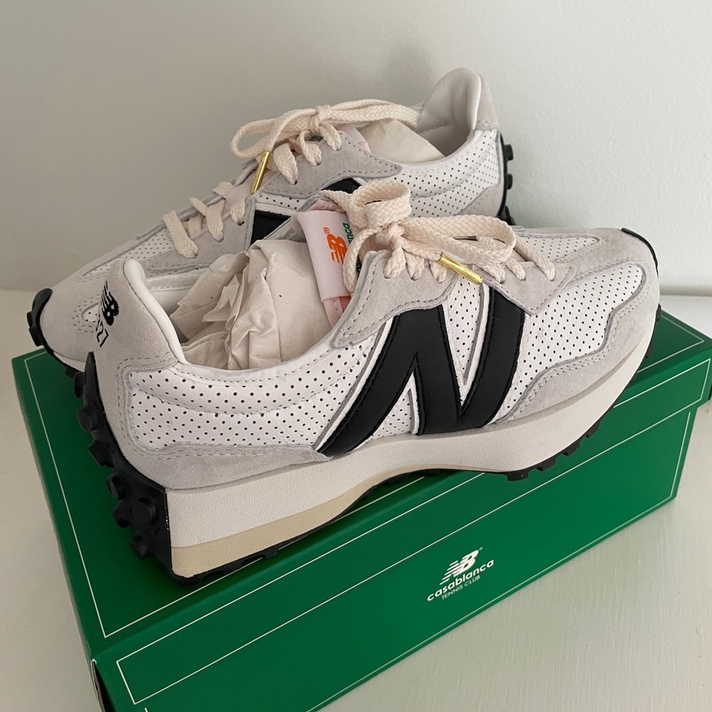 Brand new- New Balance 327 Idealiste X Casablanca size 6.5 M
